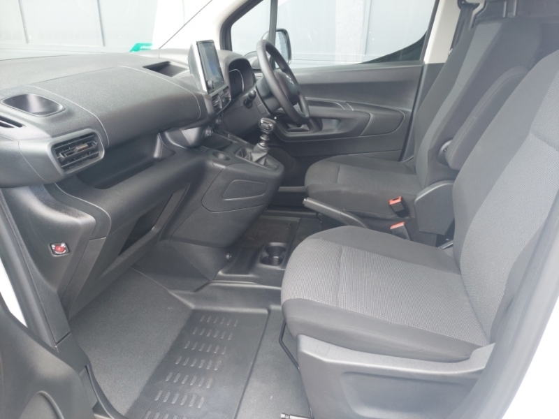 Toyota Proace City 1.5D 100 Active Van 6 Speed White #5