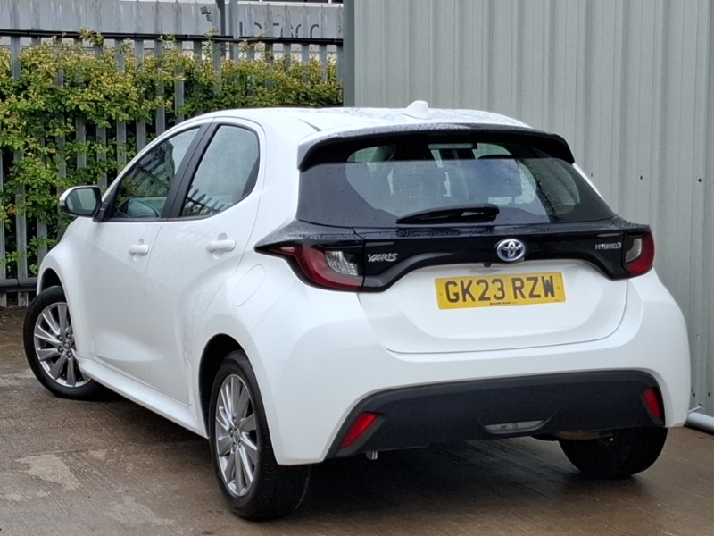 Toyota Yaris 1.5 Hybrid Icon Cvt GK23RZW White #2