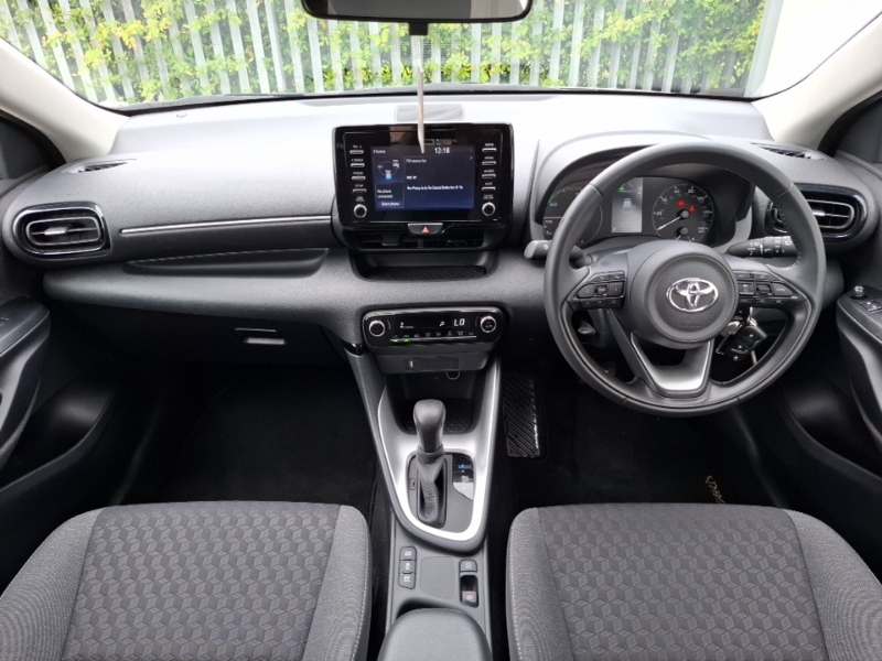 Toyota Yaris 1.5 Hybrid Icon Cvt GK23RZW White #3
