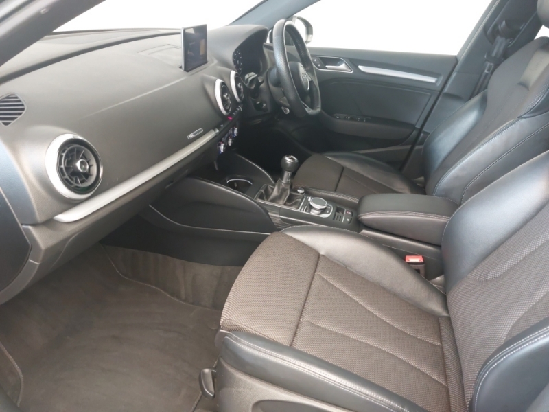 Audi A3 35 Tfsi Black Edition RK20LFX Black #5