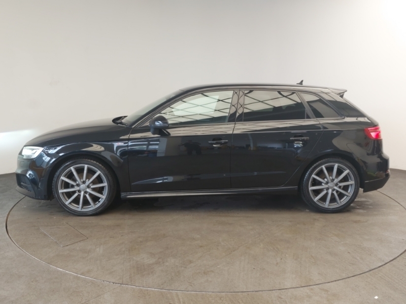 Audi A3 35 Tfsi Black Edition RK20LFX Black #4