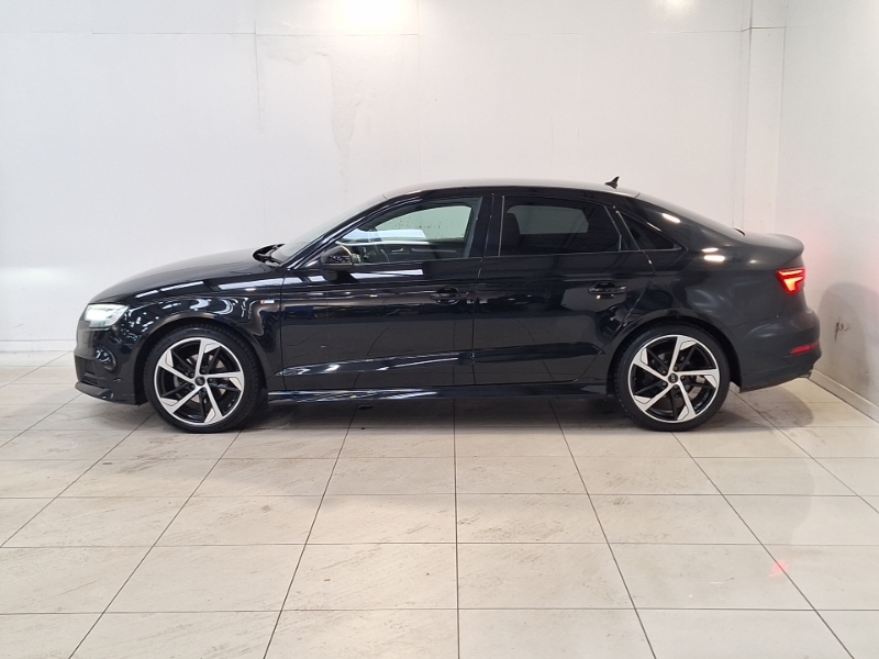 Audi A3 35 Tfsi Black Edition S Tronic GD19MWV Black #4