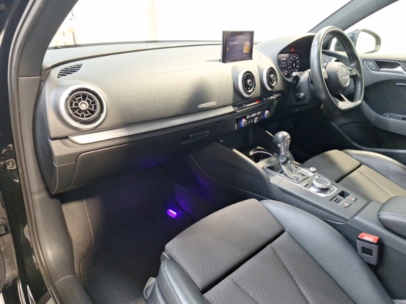Audi A3 35 Tfsi Black Edition S Tronic GD19MWV Black #5