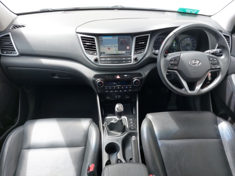 Hyundai Tucson 2.0 Crdi Blue Drive Premium 2Wd White #3