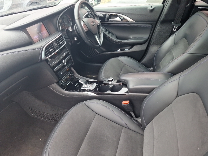 Infiniti Q30 1.6T Luxe Dct City Black Black #5