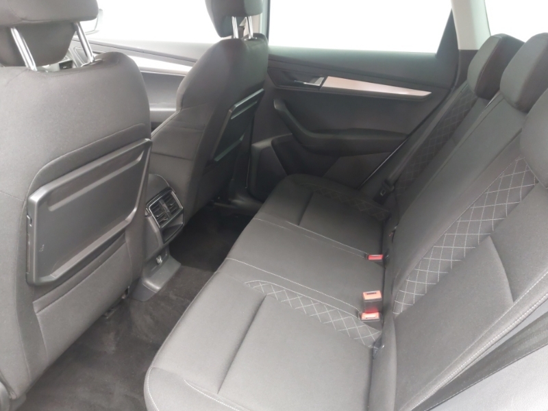 Skoda Karoq 1.6 Tdi Se GD18LOJ White #6