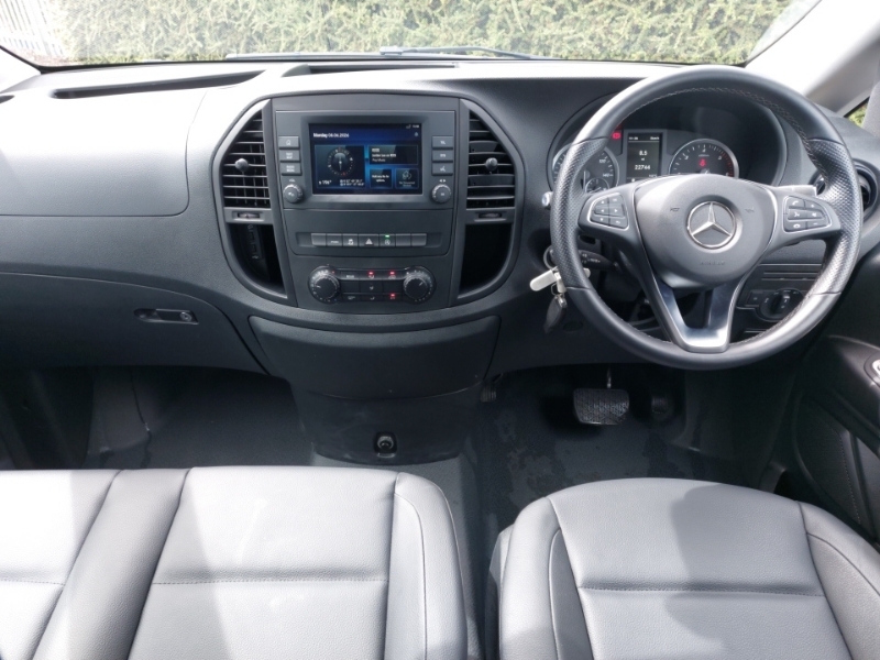 Mercedes-Benz Vito 114 Cdi Pro 9-Seater 9G-tronic KN24YCY White #3
