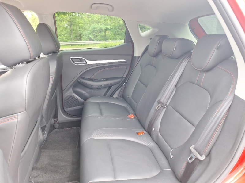 MG ZS 1.0T Gdi Exclusive Red #6