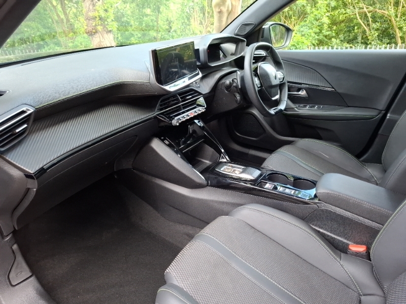 Peugeot 2008 1.2 Puretech 130 Gt Eat8 Black #5