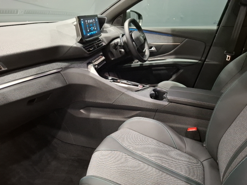 Peugeot 3008 1.5 Bluehdi Allure Premium Eat8 Black #5