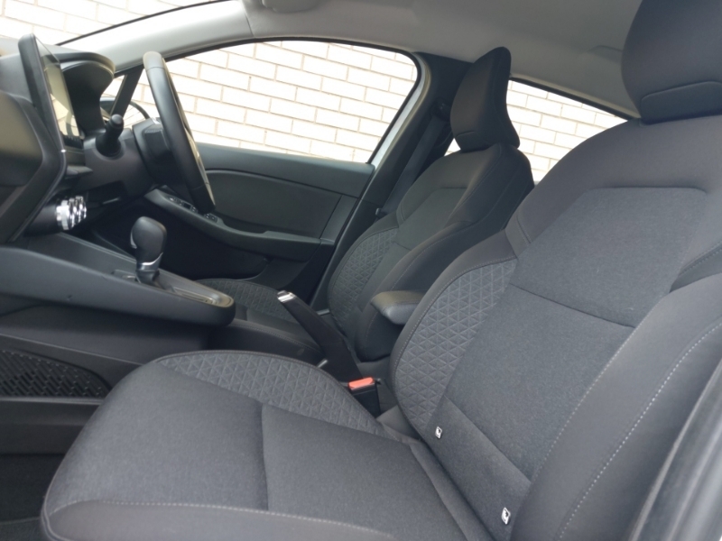 Renault Clio 1.6 E-tech Full Hybrid 145 Evolution ML23GMG White #5