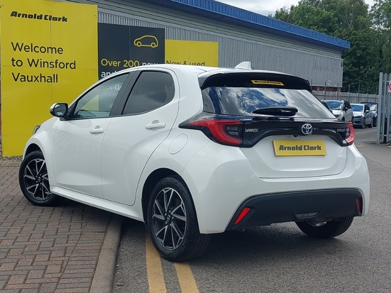 Toyota Yaris 1.5 Hybrid Design Cvt DU22XKH White #2