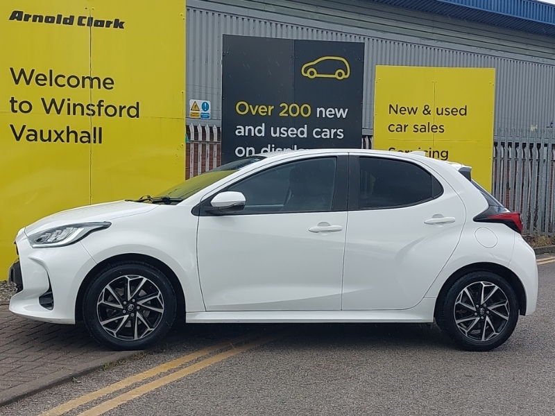 Toyota Yaris 1.5 Hybrid Design Cvt DU22XKH White #4