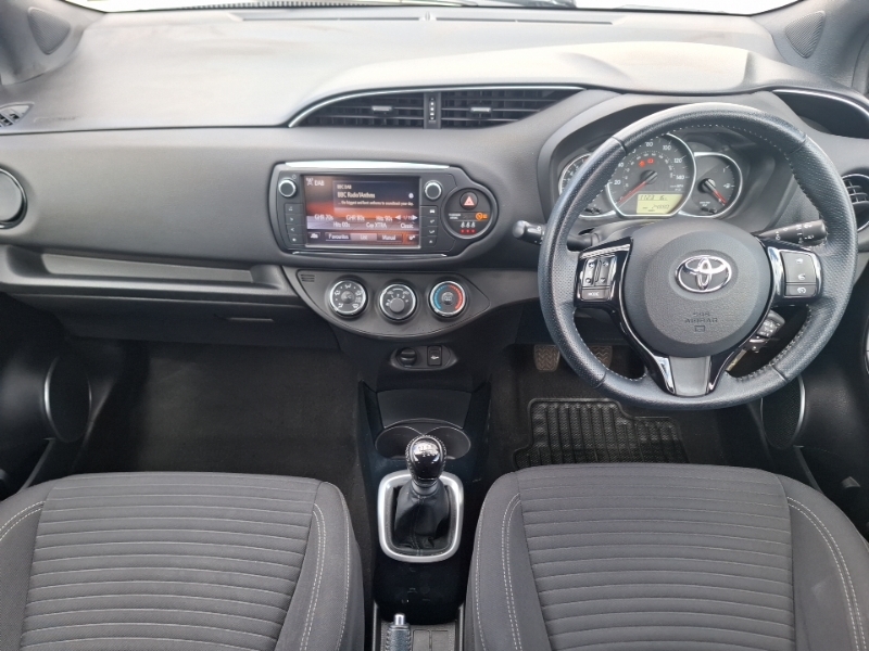 Toyota Yaris 1.33 Vvt-i Design Red #3