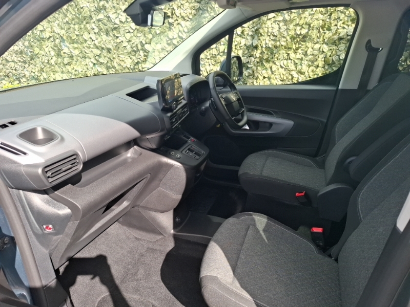 Vauxhall Combo-e Life 100Kw Ultimate XL 52Kwh Blue #5