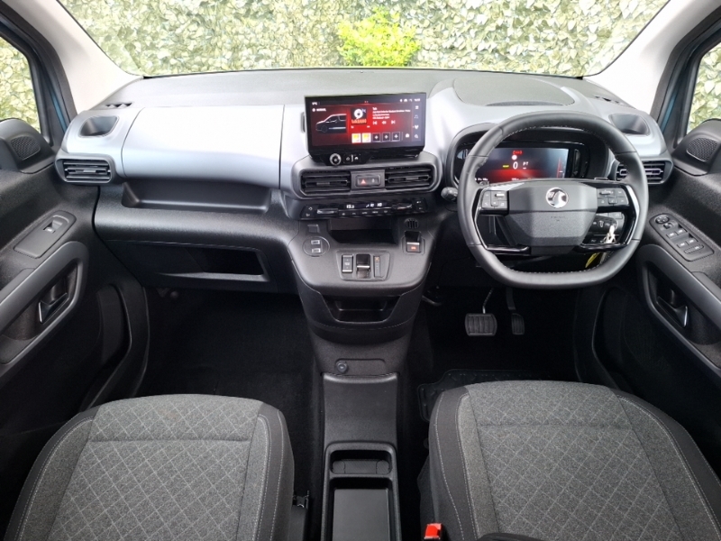Vauxhall Combo-e Life 100Kw Ultimate XL 52Kwh Blue #3