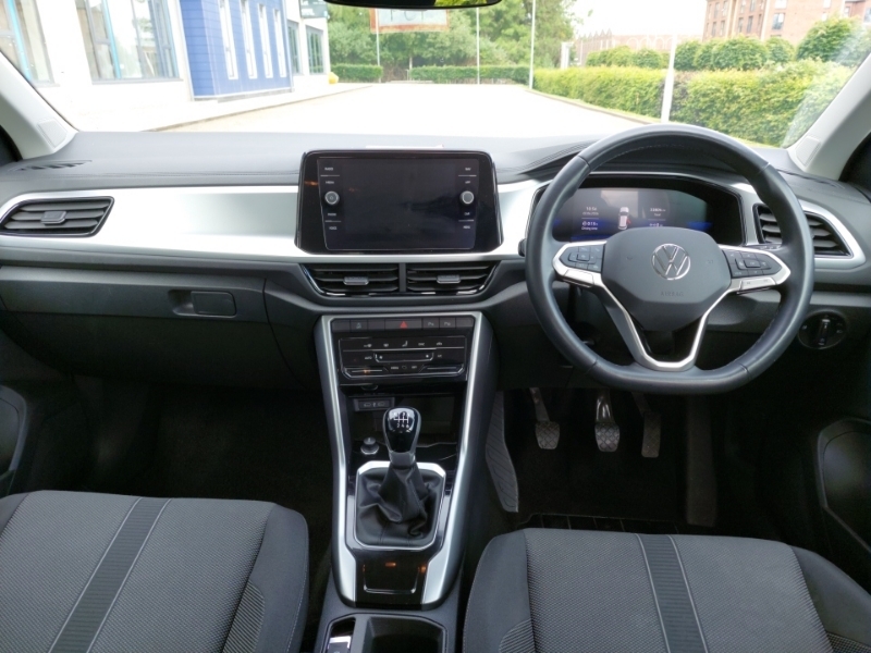 Volkswagen T-Roc 1.5 Tsi Life GJ23RPZ Black #3