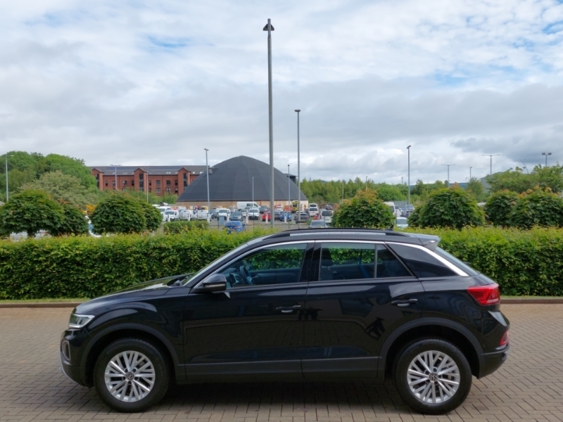 Volkswagen T-Roc 1.5 Tsi Life GJ23RPZ Black #4