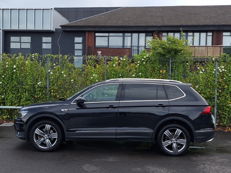 Volkswagen Tiguan Allspace 2.0 Tdi 190 4Motion Sel Dsg Black #4