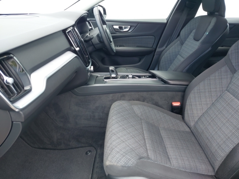 Volvo V60 2.0 B3p Core 7 Speed Black #5