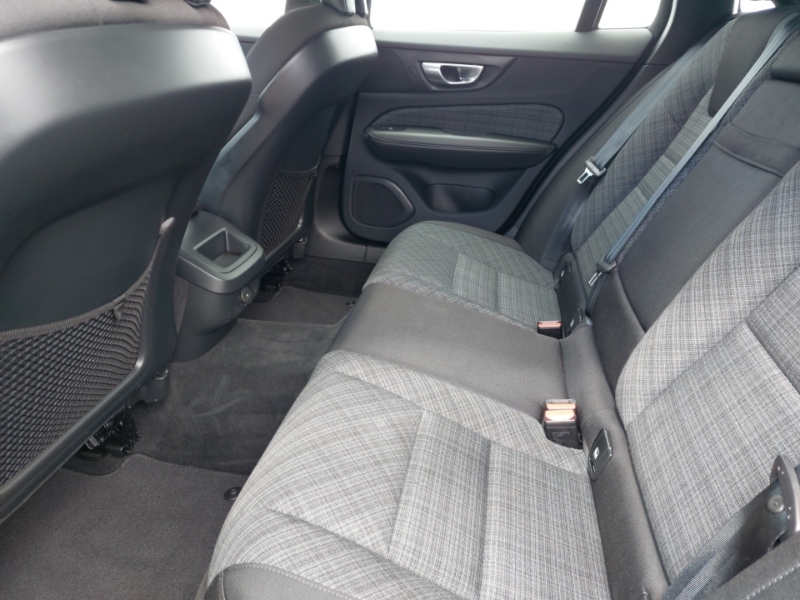 Volvo V60 2.0 B3p Core 7 Speed Black #6