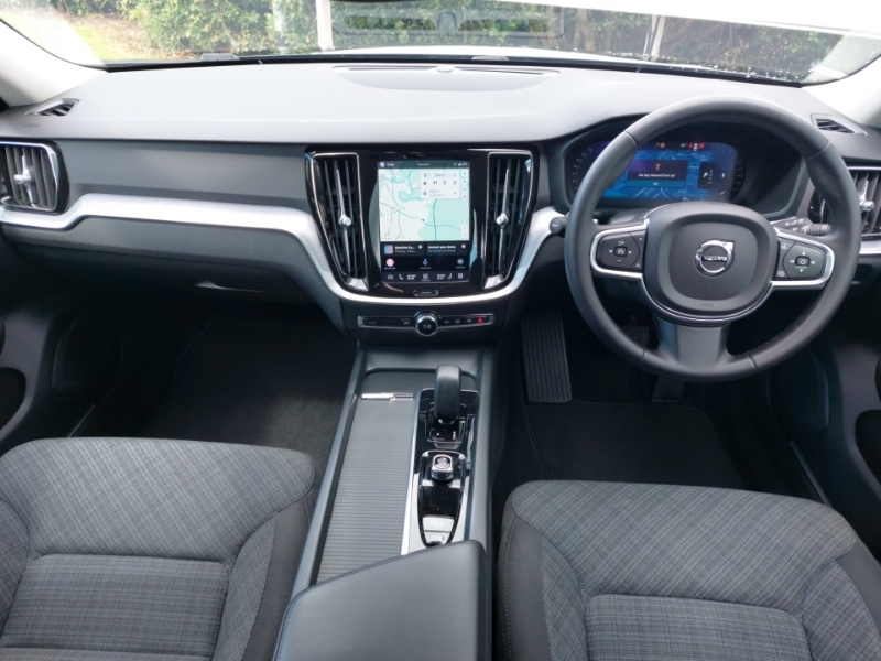 Volvo V60 2.0 B3p Core 7 Speed Black #3