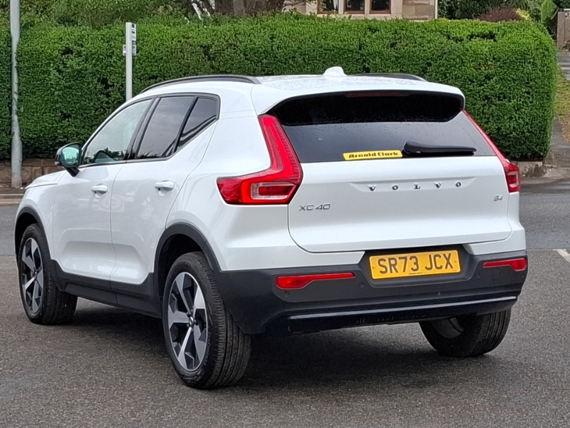 Volvo XC40 2.0 B4p Ultimate Dark SR73JCX White #2