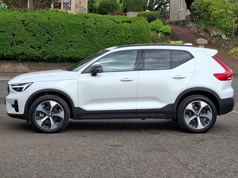 Volvo XC40 2.0 B4p Ultimate Dark SR73JCX White #4