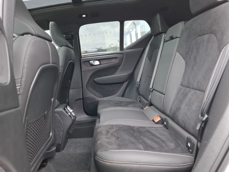 Volvo XC40 2.0 B4p Ultimate Dark SR73JCX White #6