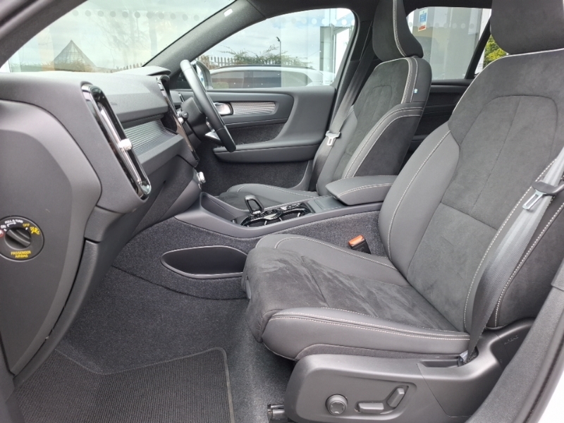 Volvo XC40 2.0 B4p Ultimate Dark SR73JCX White #5