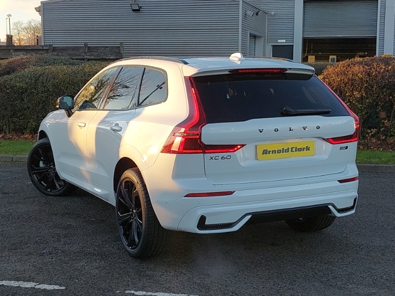 Volvo XC60 2.0 B5p Plus Black Edition Awd Geartronic White #2