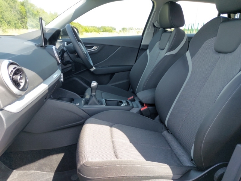 Audi Q2 35 Tfsi Sport VU24CUO Black #5