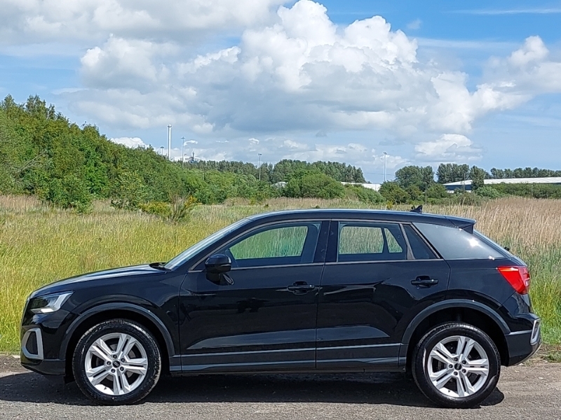 Audi Q2 35 Tfsi Sport VU24CUO Black #4