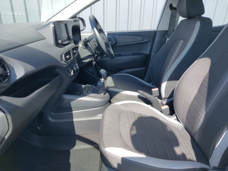 Hyundai I10 1.2 79 Advance Nav White #5