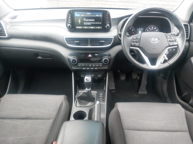 Hyundai Tucson 1.6 Gdi Se Nav 2Wd EA68TWW White #3