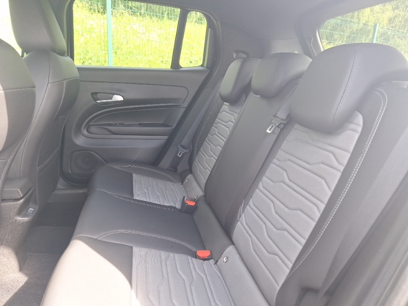 Jeep Avenger 1.2 E-awd E-hybrid Upland Dct Black #6