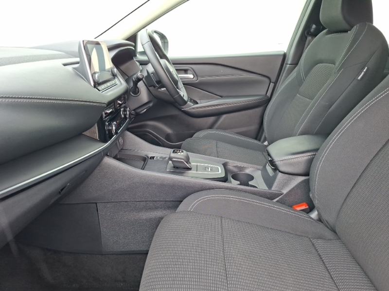 Nissan Qashqai 1.3 Dig-t Mh 158 Acenta Premium Xtronic DL73NFZ White #5