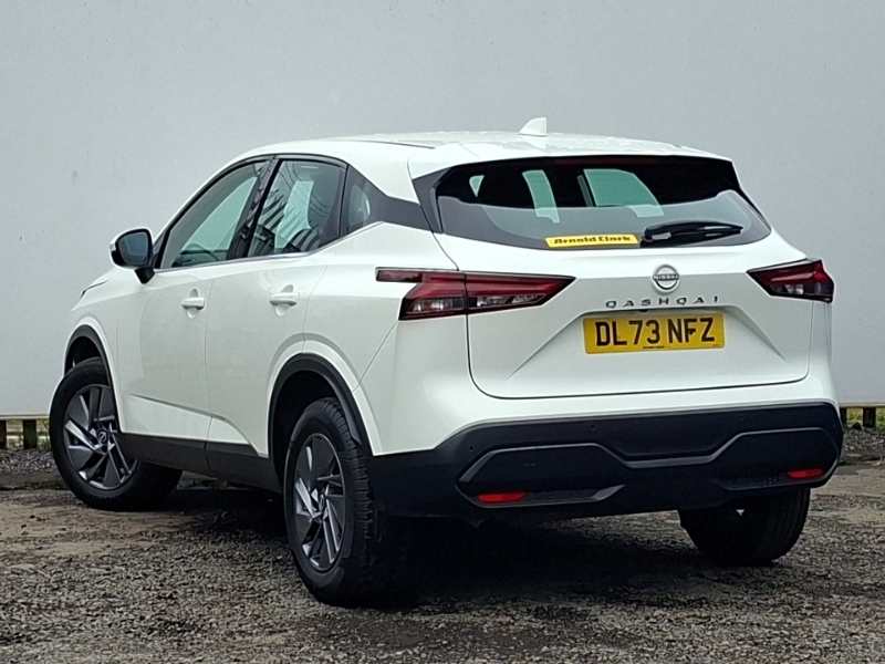 Nissan Qashqai 1.3 Dig-t Mh 158 Acenta Premium Xtronic DL73NFZ White #2