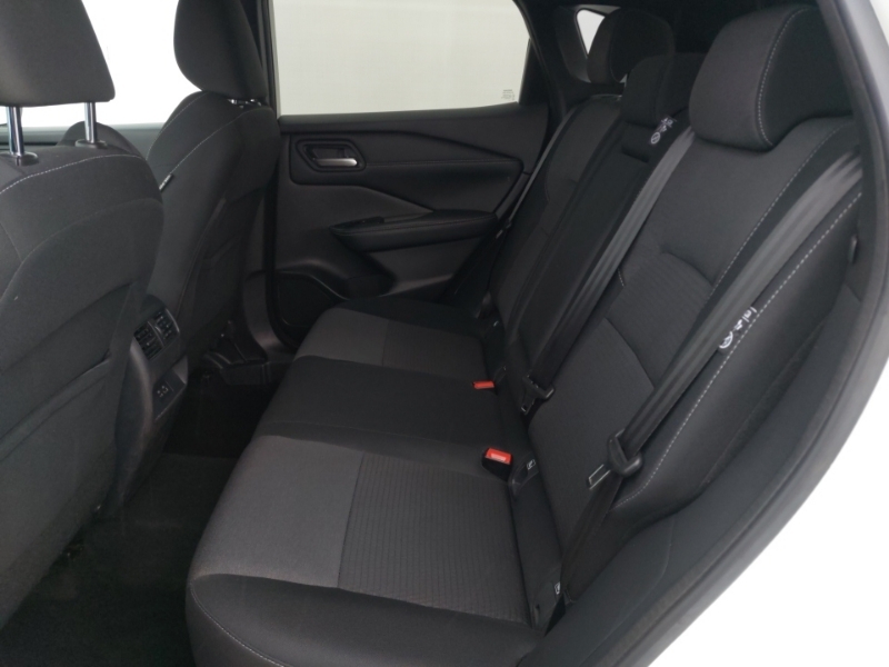 Nissan Qashqai 1.3 Dig-t Mh N-connecta SF73XCT White #6