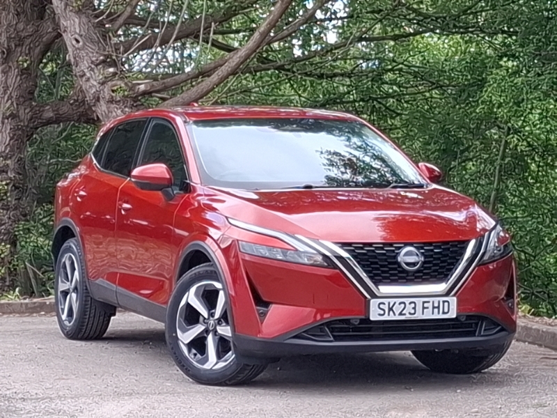 Nissan Qashqai 1.3 Dig-t Mh 158 N-connecta Xtronic Red