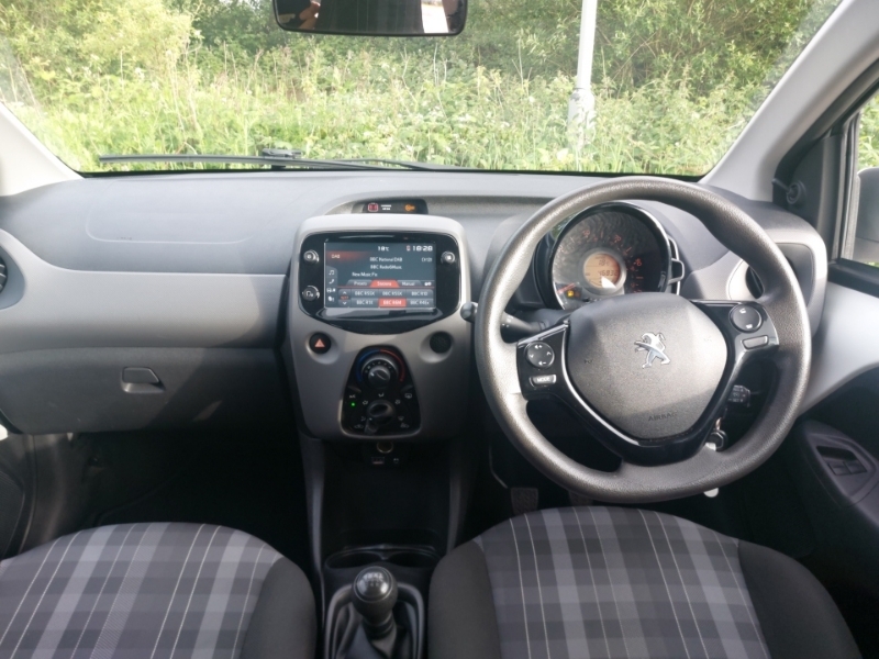 Peugeot 108 1.0 72 Active White #3