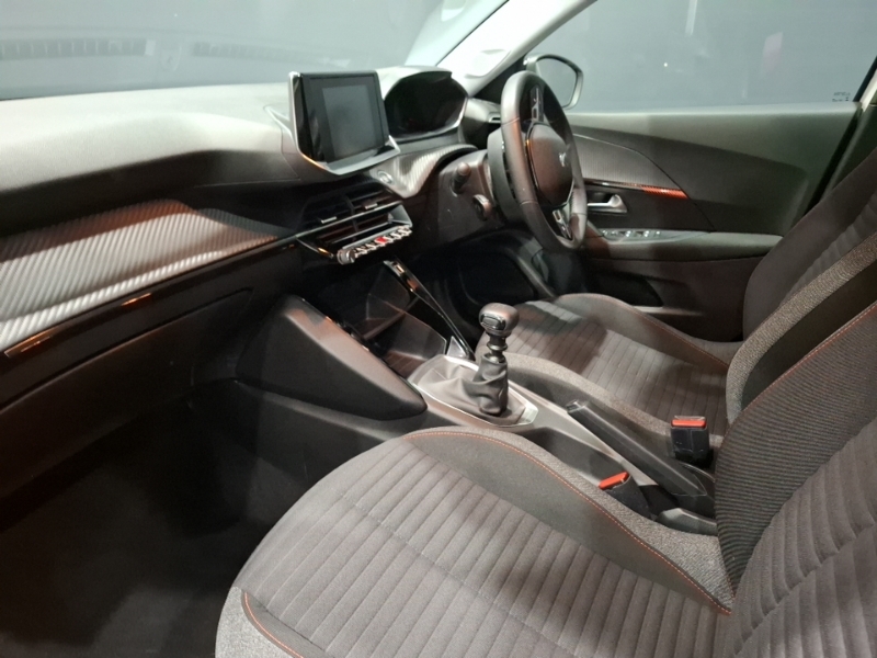 Peugeot 2008 1.2 Puretech Active Premium YH72WNS White #4
