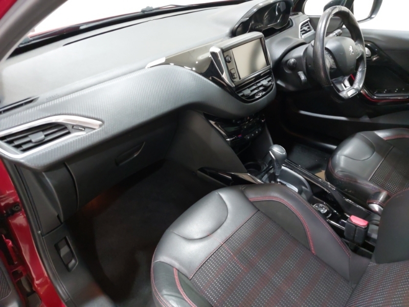 Peugeot 2008 1.2 Puretech 110 Gt Line Eat6 VK66MWZ Red #5
