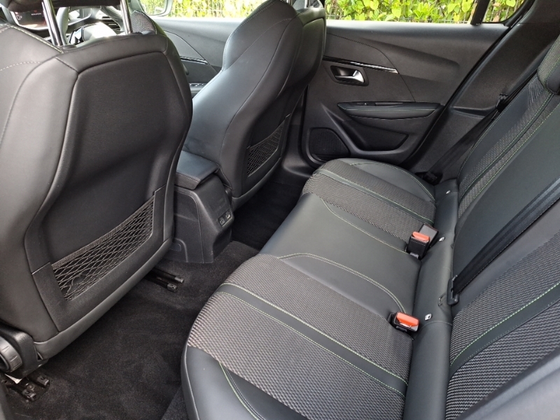 Peugeot 208 1.2 Hybrid 136 Gt E-dsc6 BC24VHZ Black #6