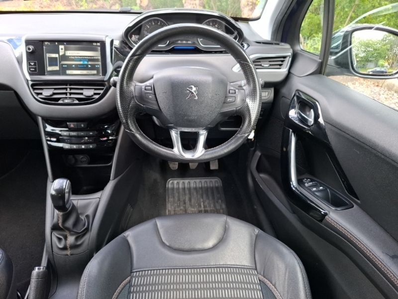 Peugeot 208 1L Active White #8