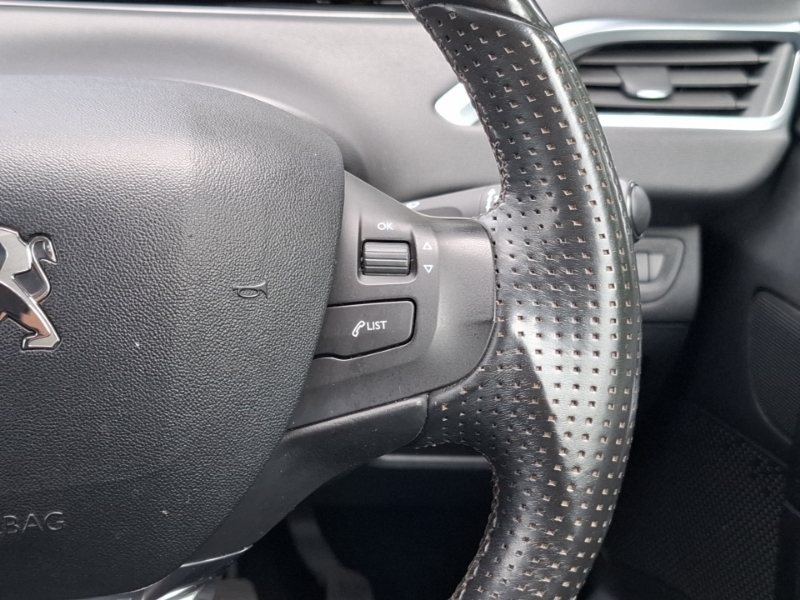 Peugeot 208 1L Active White #13