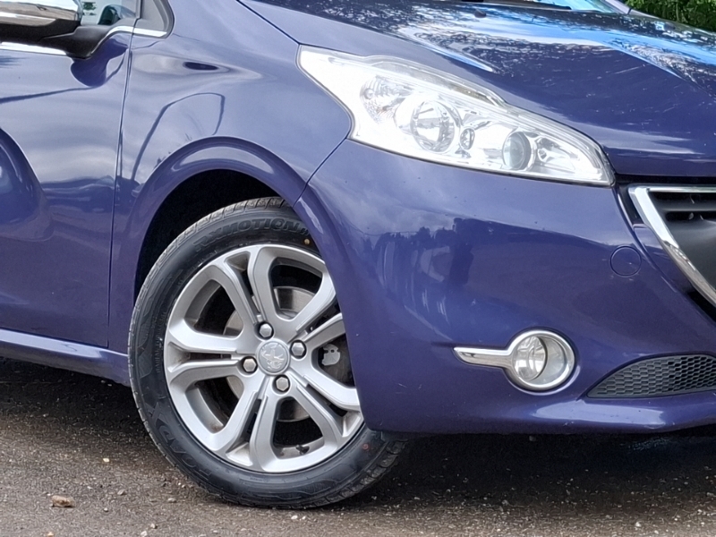 Peugeot 208 1L Active White #20