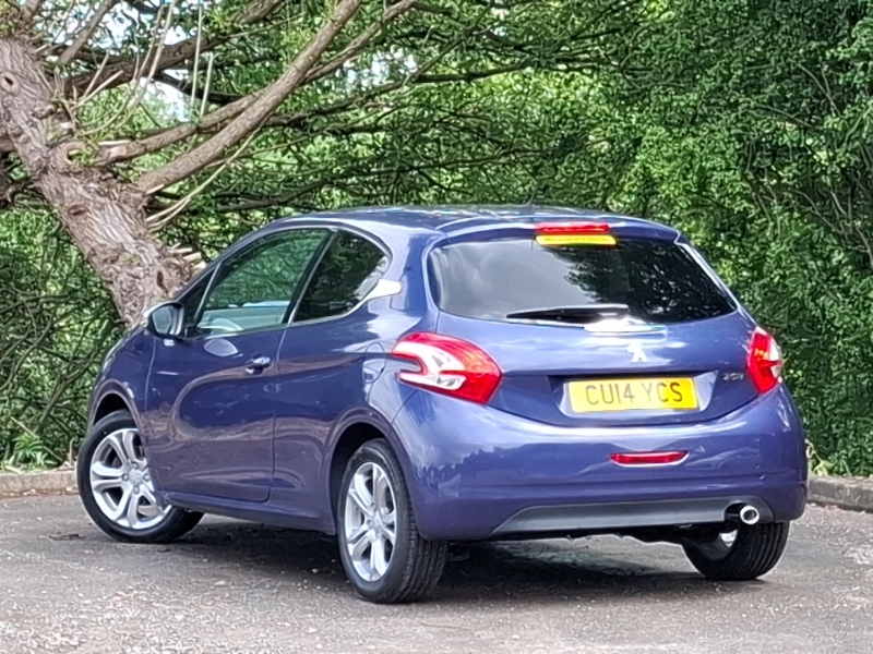 Peugeot 208 1.2 Vti Allure Blue #2