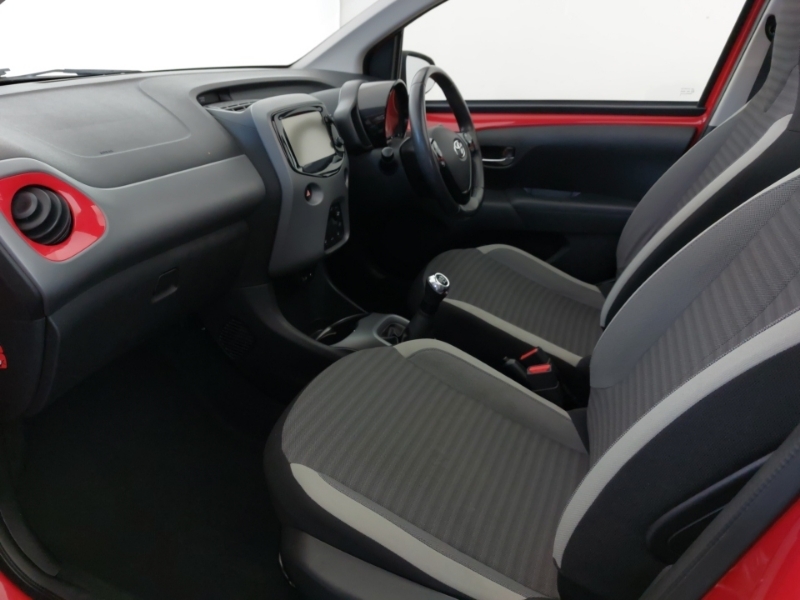 Toyota Aygo 1.0 Vvt-i X-plore Red #5