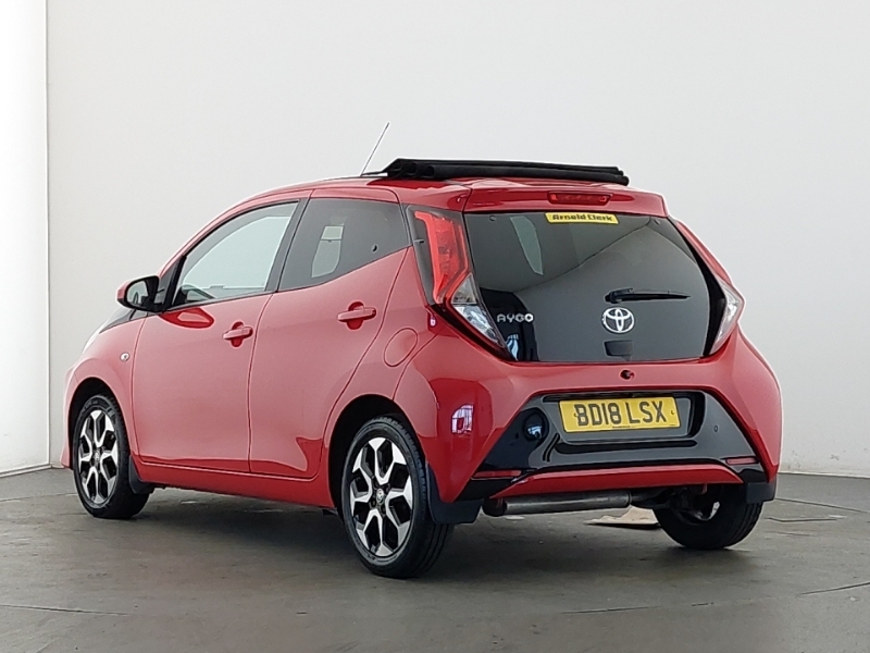 Toyota Aygo 1.0 Vvt-i X-plore Red #2